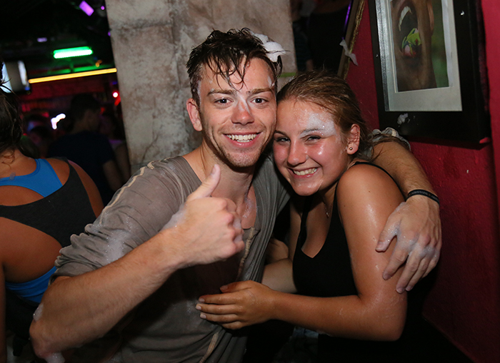 Disco Menfis Calella - Schaumparty - Tanzflaeche - Hands Up