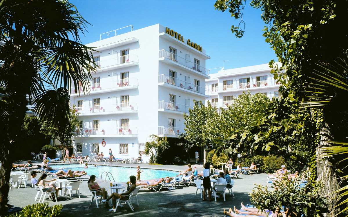 Hotel Garbi - Calella - Poolbereich