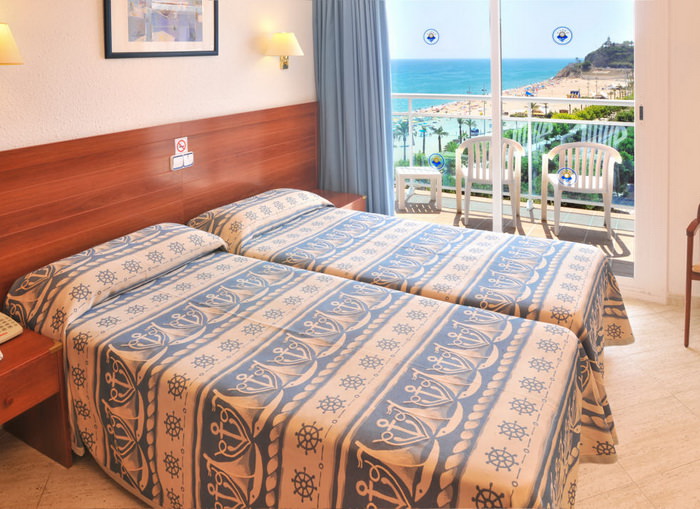 Hotel Maritim - Calella - Bett / Zimmer