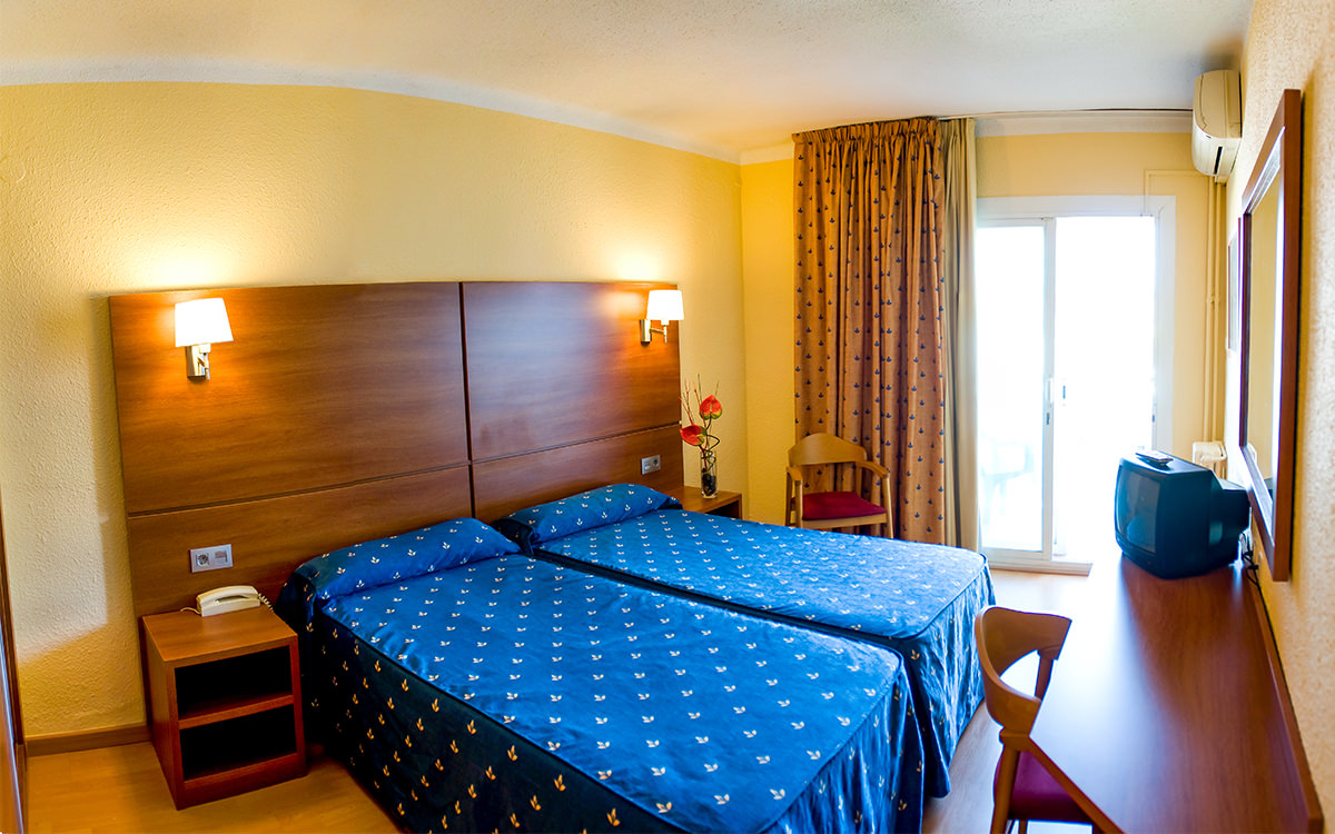 Hotel Maria del Mar - Lloret de Mar - Zimmer / Bett