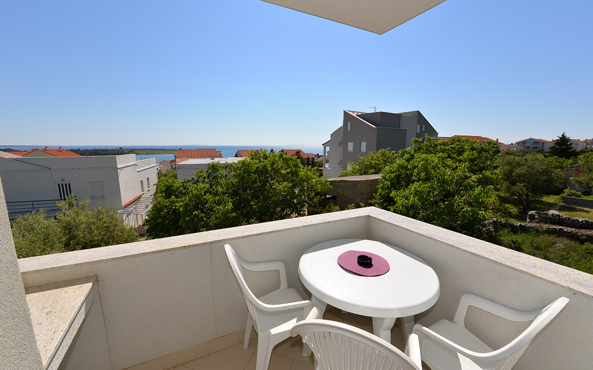 Apartments Cafuk & Niks Novalja - Balkon