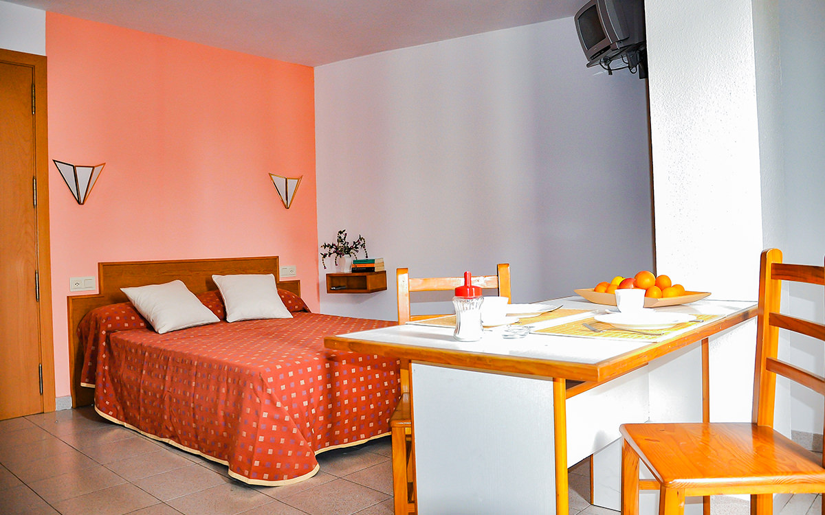 Apartment Safari - Calella - Zimmer / Bett